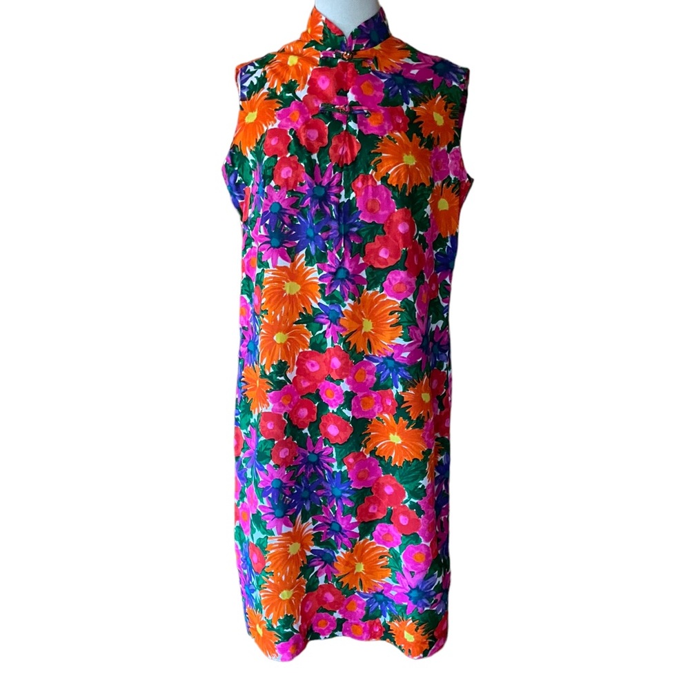 1960s Floral, Asian Inspired, Back Metal Zip, Shift Dress